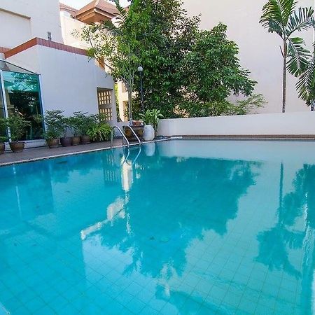 Antique Palace Apartment Bangkok Exterior photo