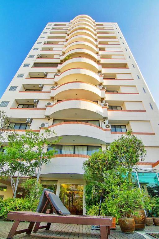 Antique Palace Apartment Bangkok Exterior photo