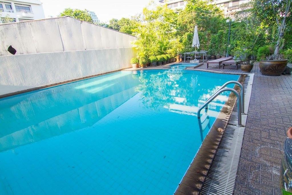 Antique Palace Apartment Bangkok Exterior photo