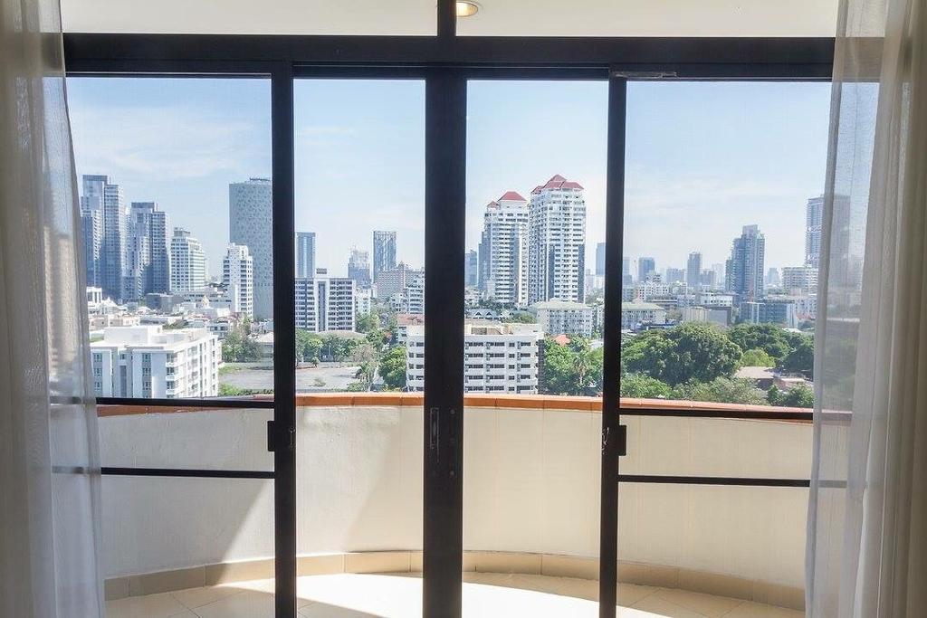 Antique Palace Apartment Bangkok Exterior photo